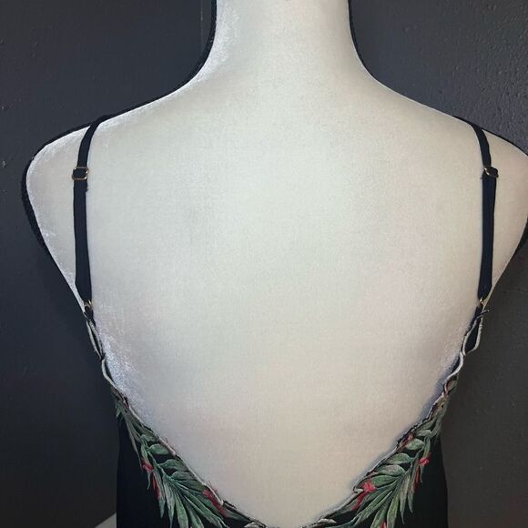 Show Me Your MuMu Wesley Palm Party Embroidery Top - Picture 9 of 11